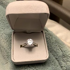 18k white gold diamond ring